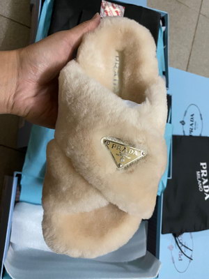 Prada Slippers Women(AAA)-001