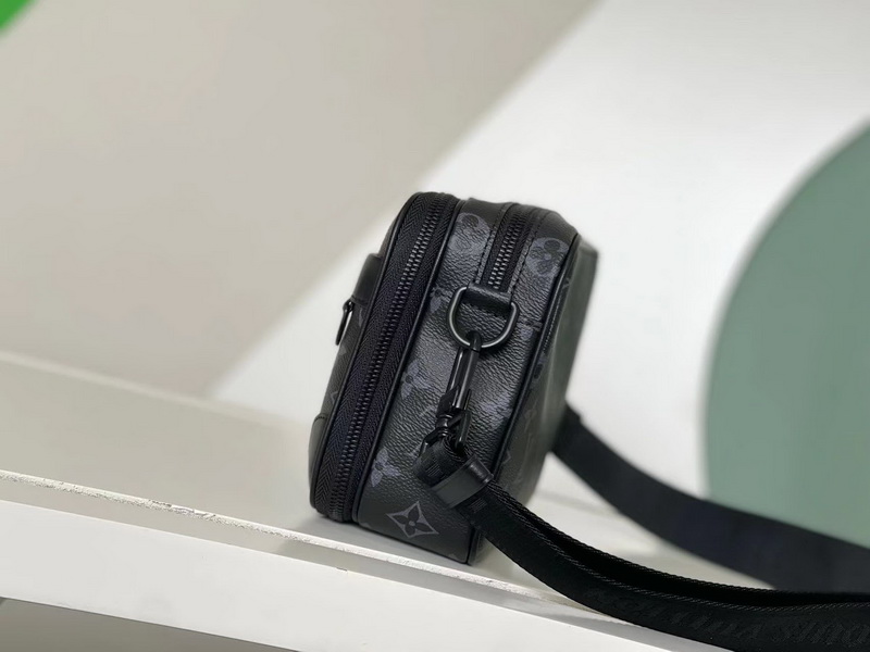 LV Handbags AAAA(Men)-138