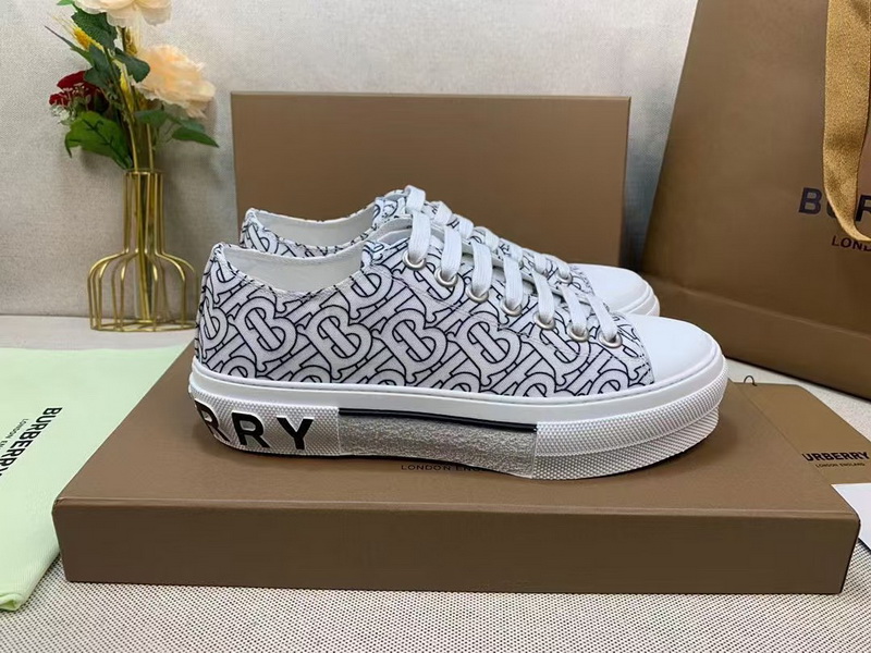Burberry Shoes(AAA)-010
