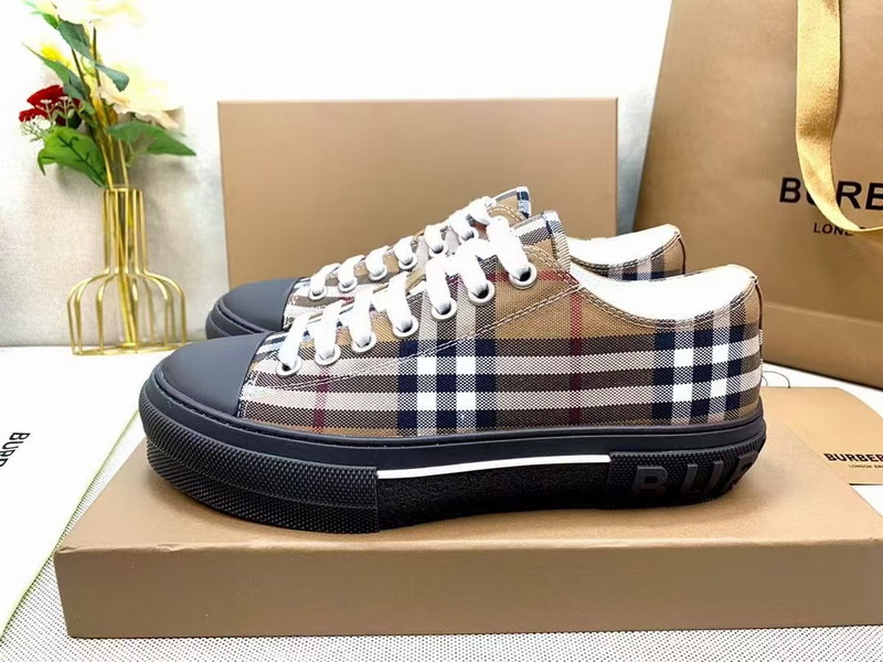 Burberry Shoes(AAA)-006
