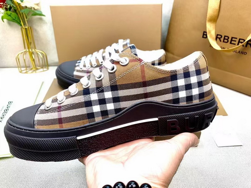 Burberry Shoes(AAA)-006
