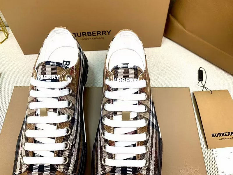 Burberry Shoes(AAA)-006