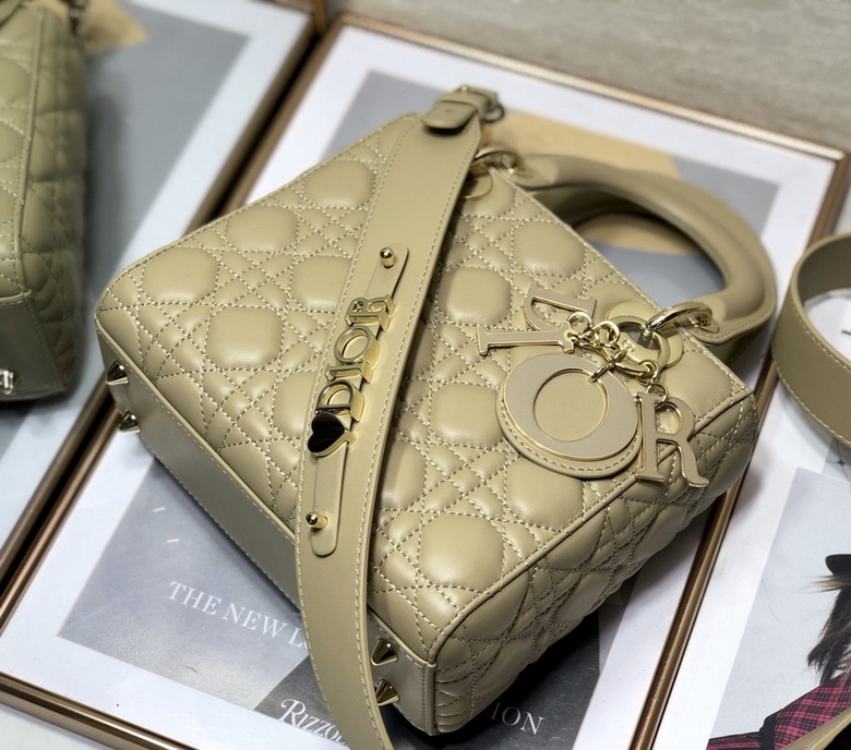 Dior Handbags AAA(Women)-325