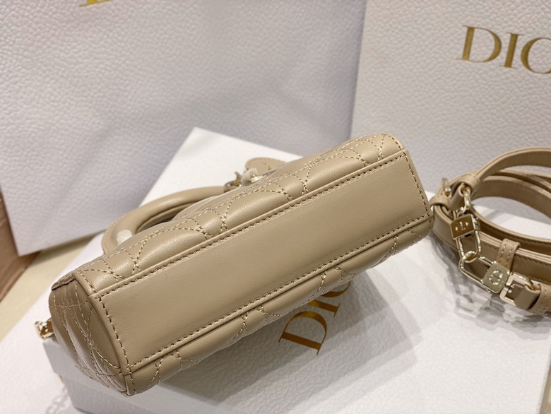 Dior Handbags AAA(Women)-382