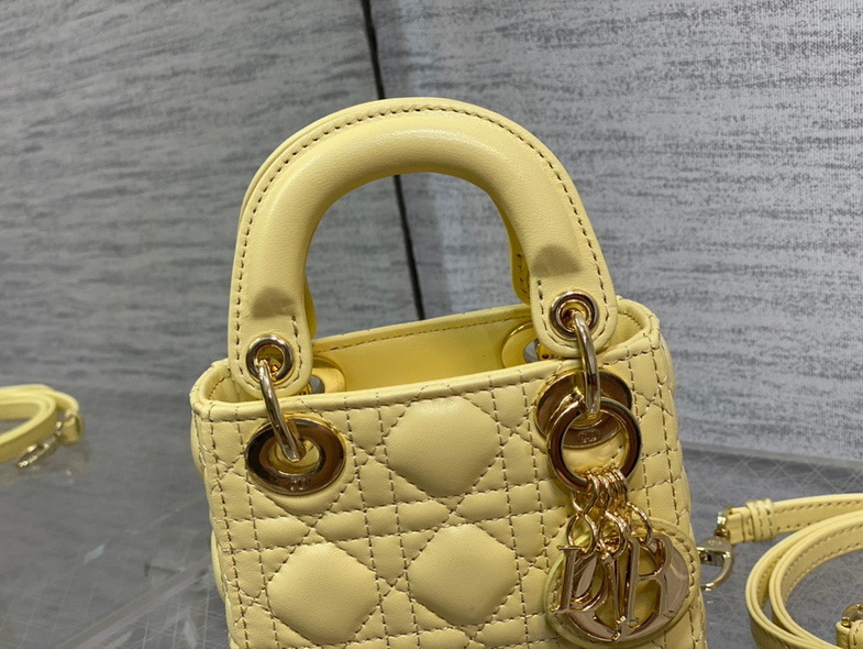 Dior Handbags AAA(Women)-202
