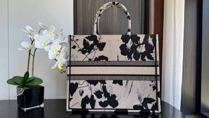Dior Handbags AAA(Women)-485