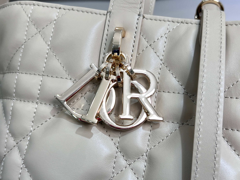 Dior Handbags AAA(Women)-538