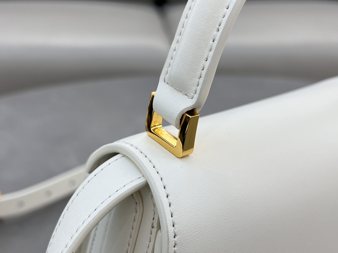 Dior Handbags AAA(Women)-593