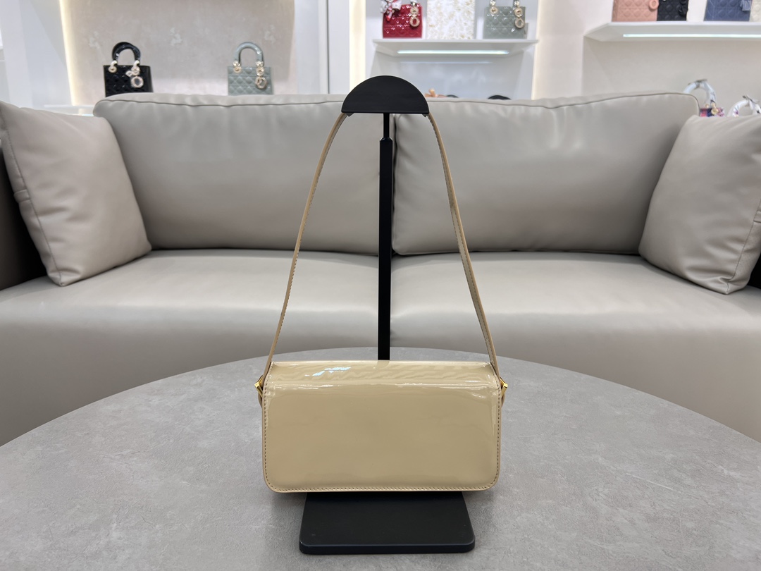 Dior Handbags AAA(Women)-692