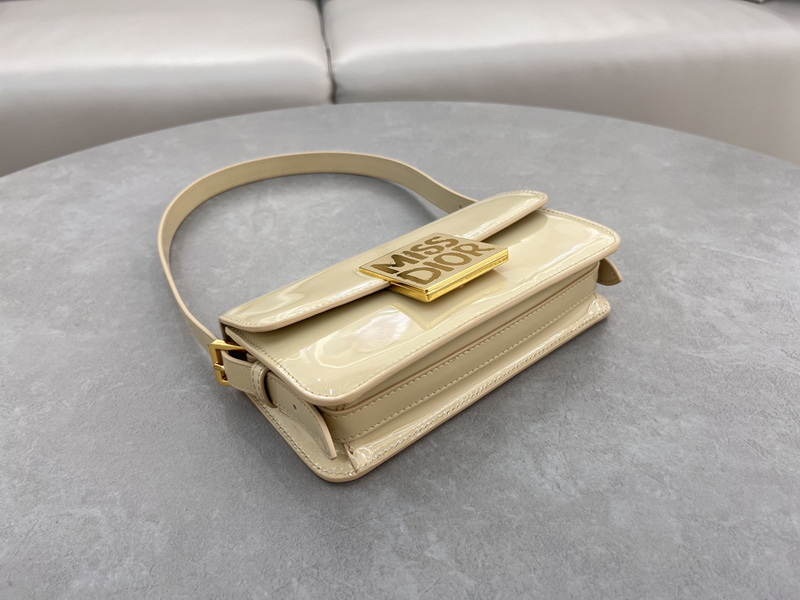 Dior Handbags AAA(Women)-692