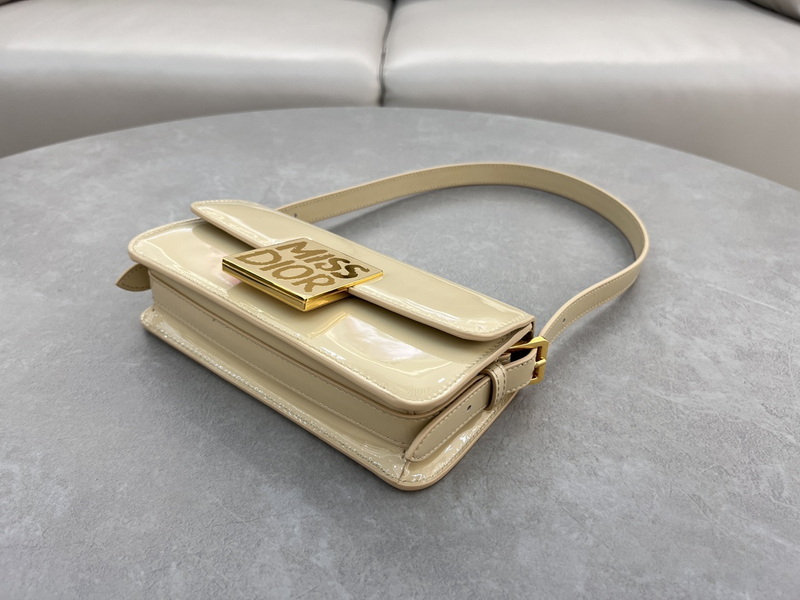 Dior Handbags AAA(Women)-692