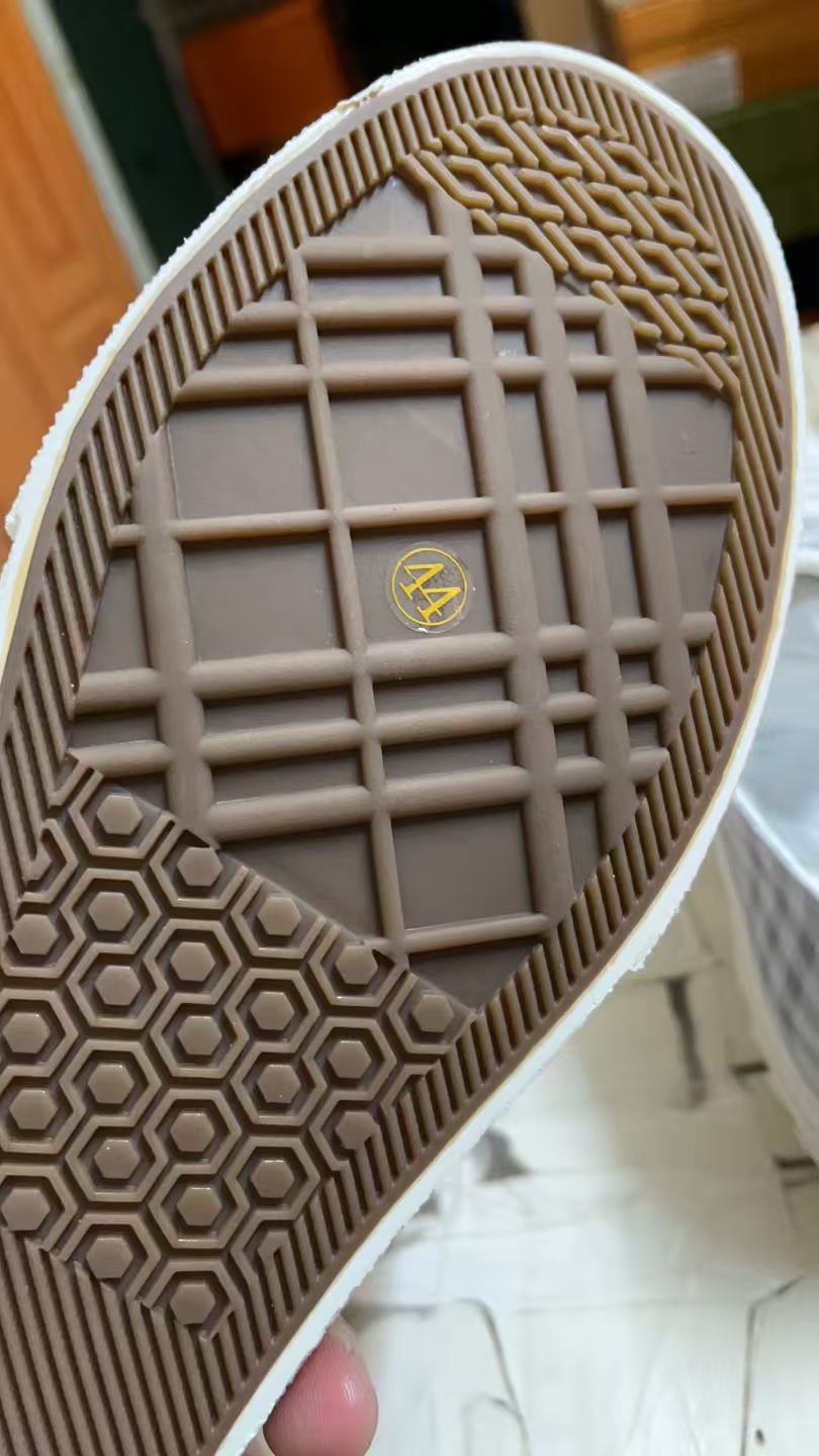 Burberry Shoes(AAA)-011