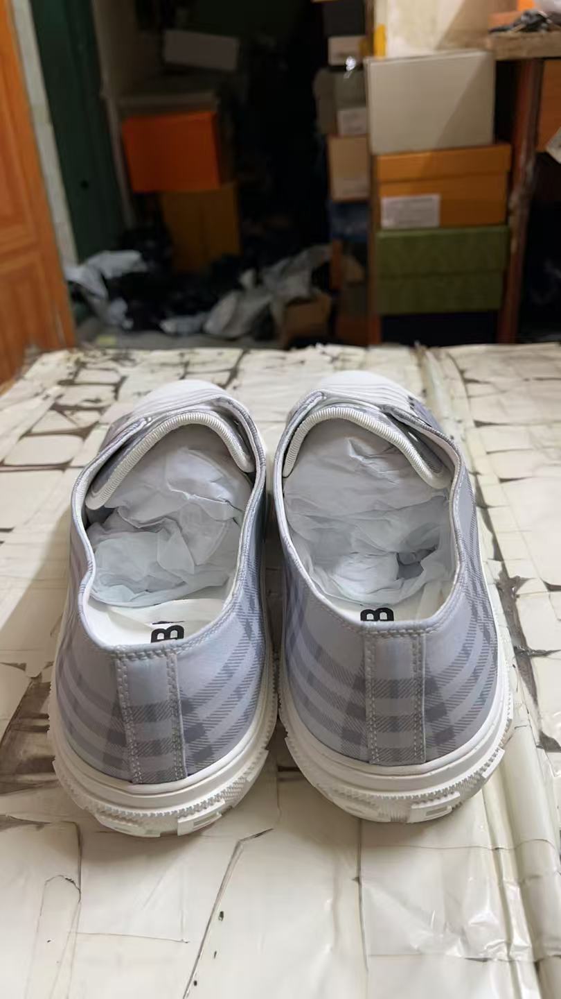 Burberry Shoes(AAA)-011