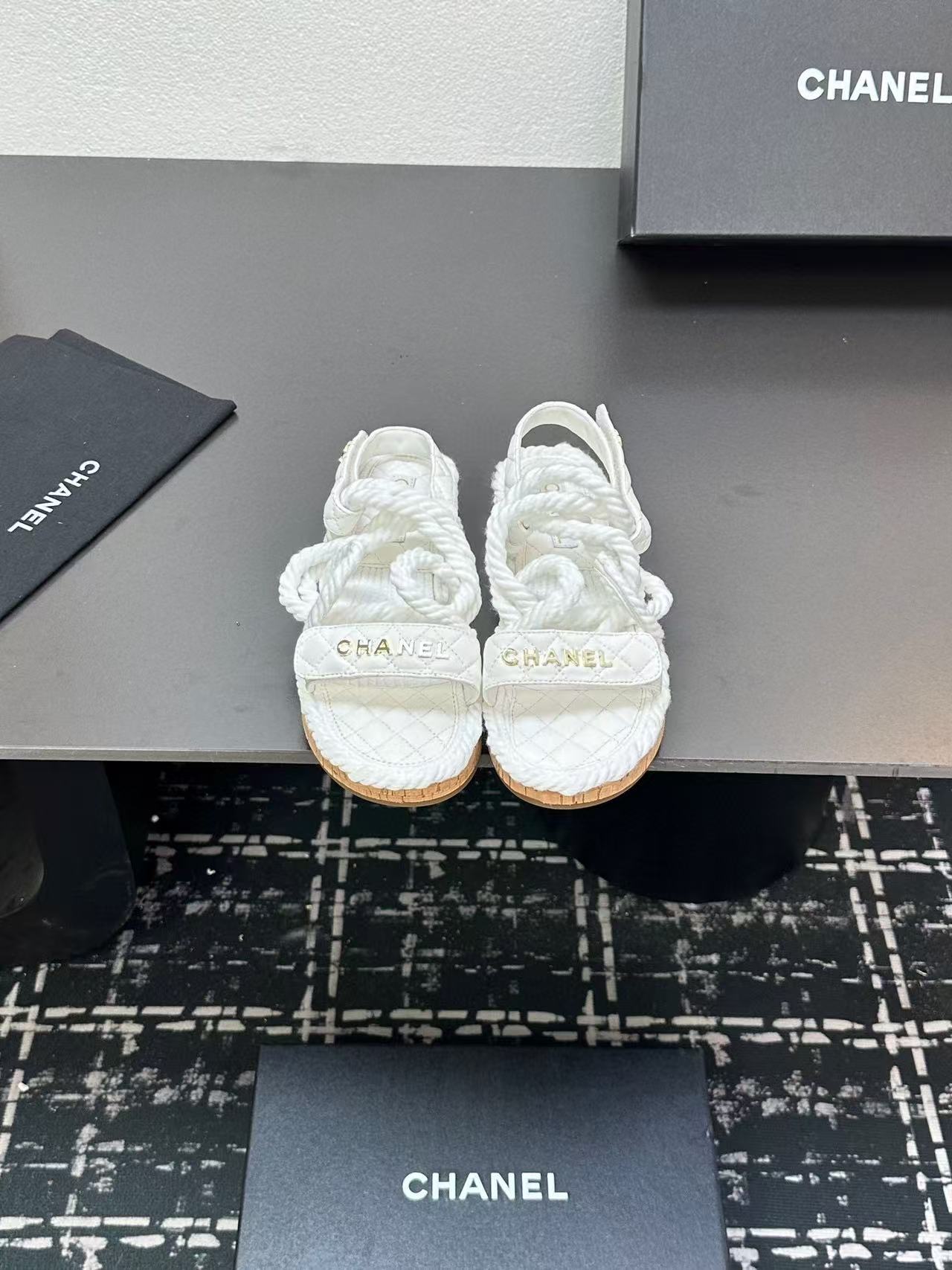 Chanel Slippers Women(AAA)-021