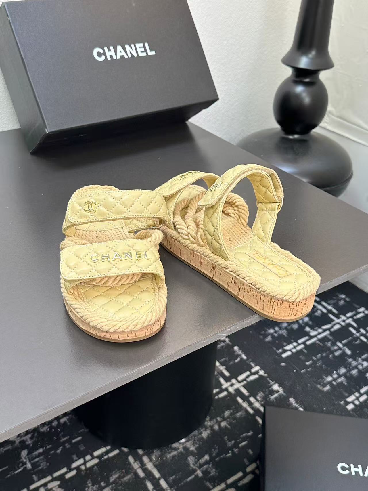 Chanel Slippers Women(AAA)-026