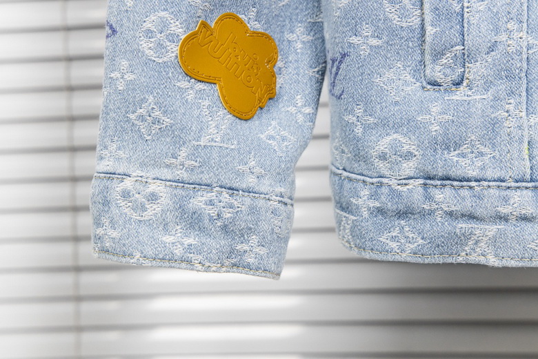 LV Jacket-041