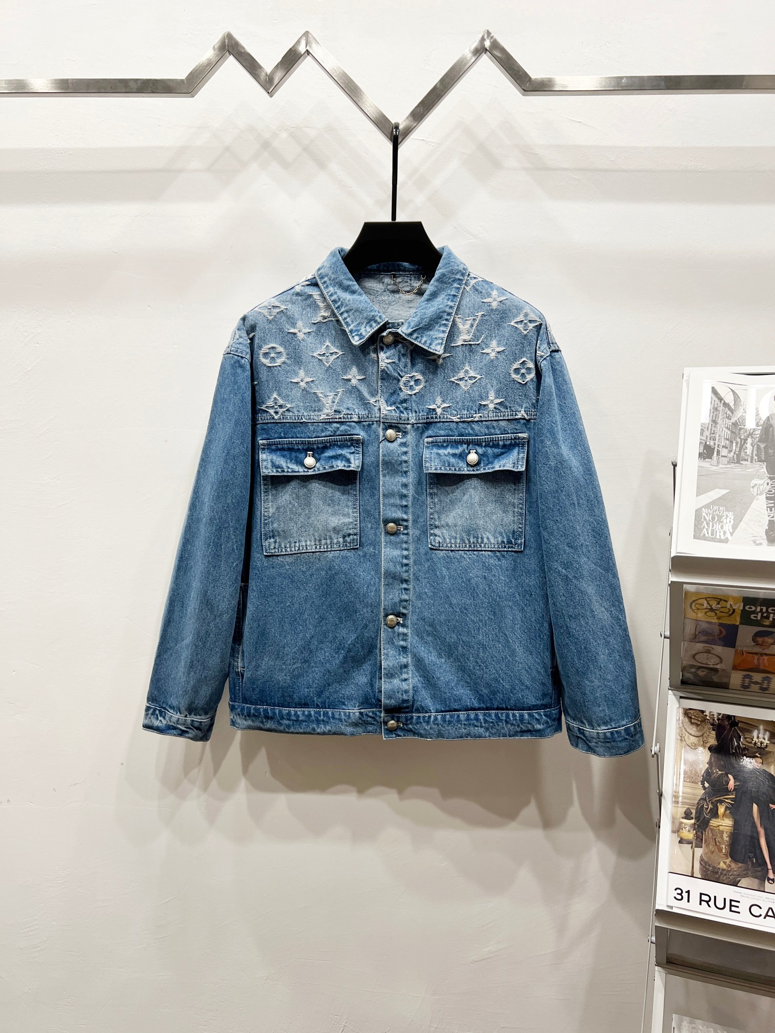 LV Jacket-045