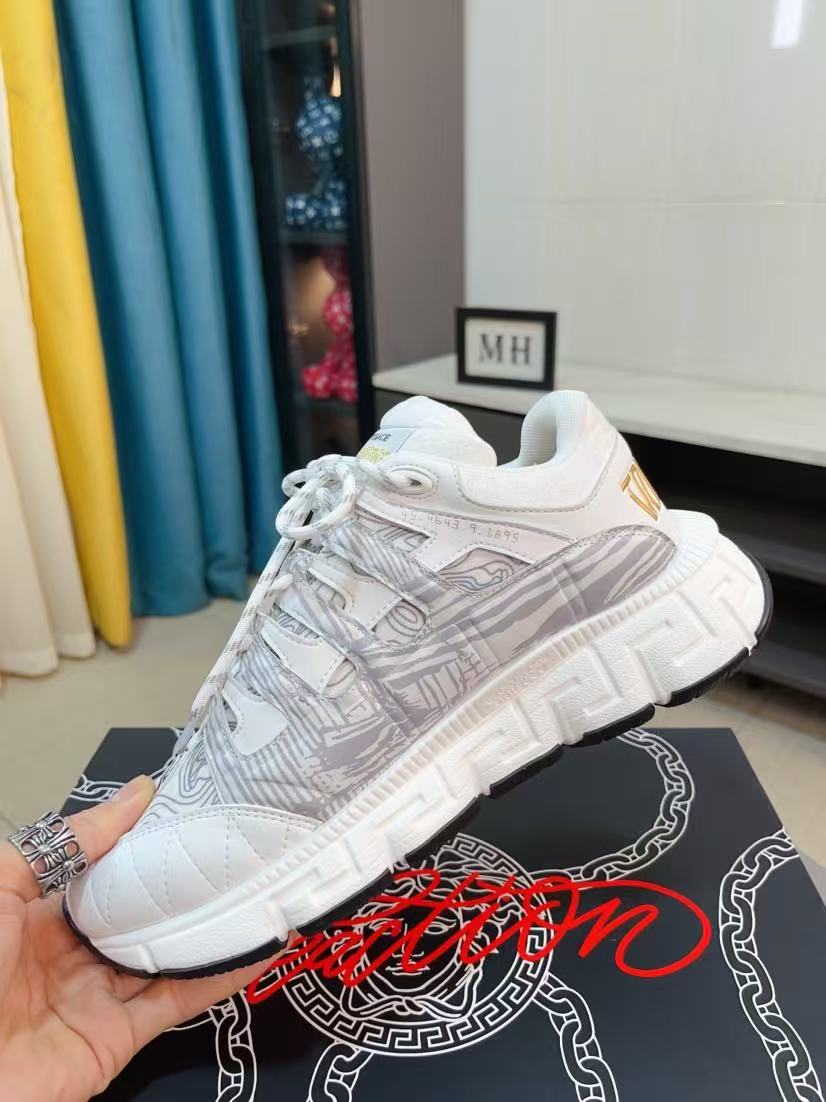 Versace Shoes(AAA)-205
