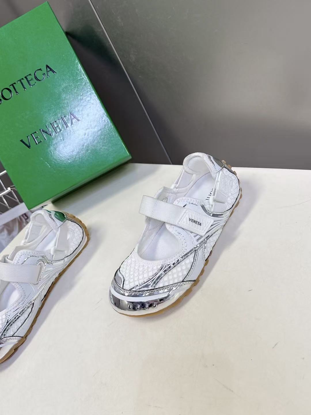 Bottega Veneta Slippers Women(AAA)-001