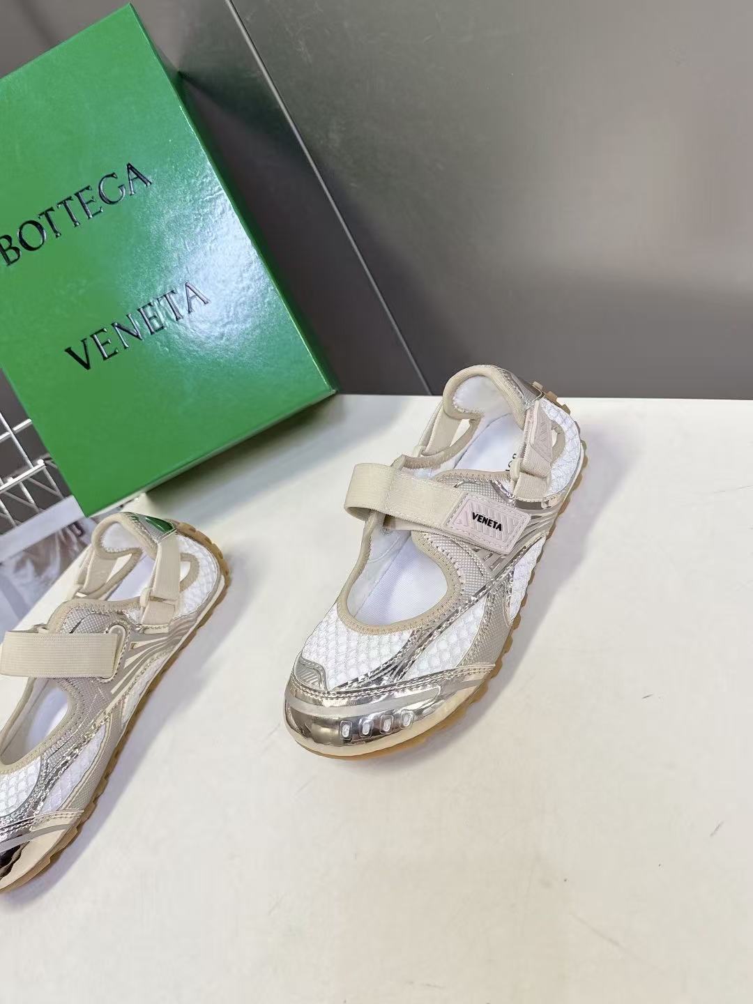 Bottega Veneta Slippers Women(AAA)-002