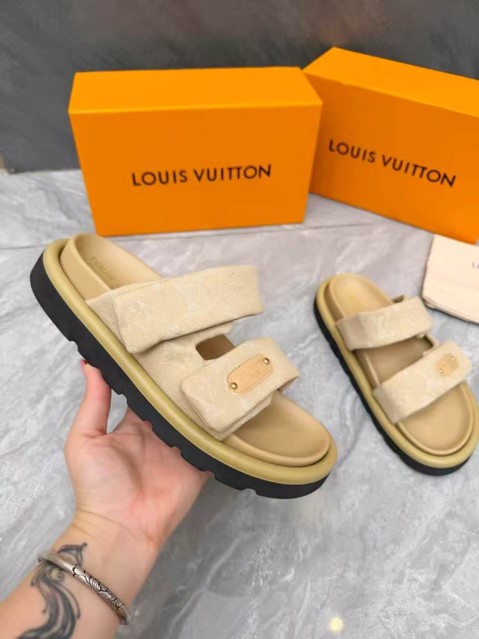 LV Slippers Women(AAA)-033