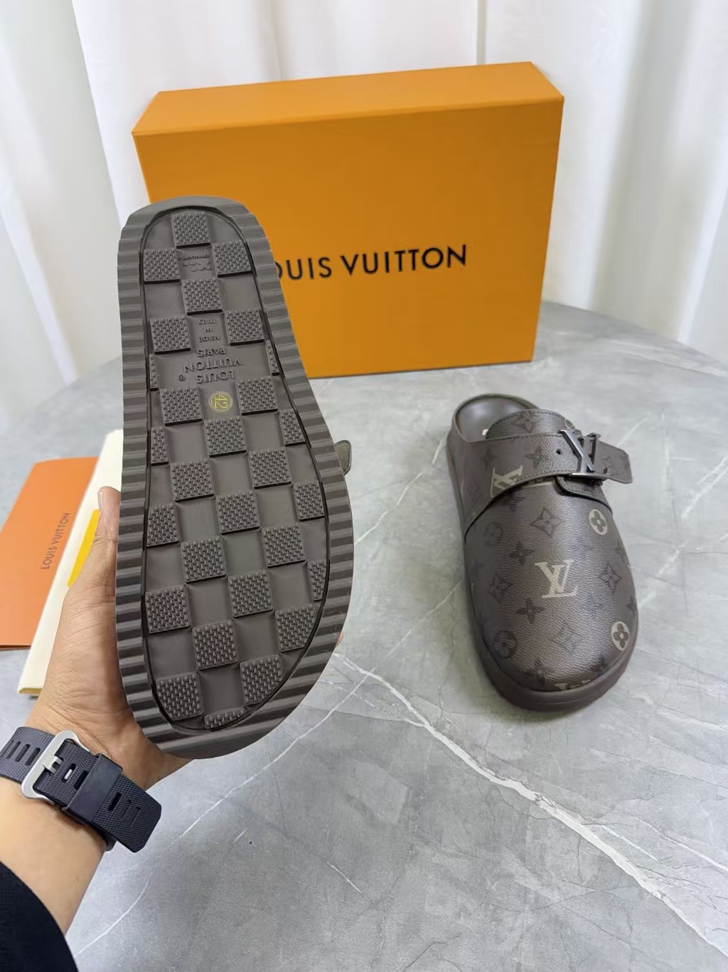 LV Slippers(AAA)-095