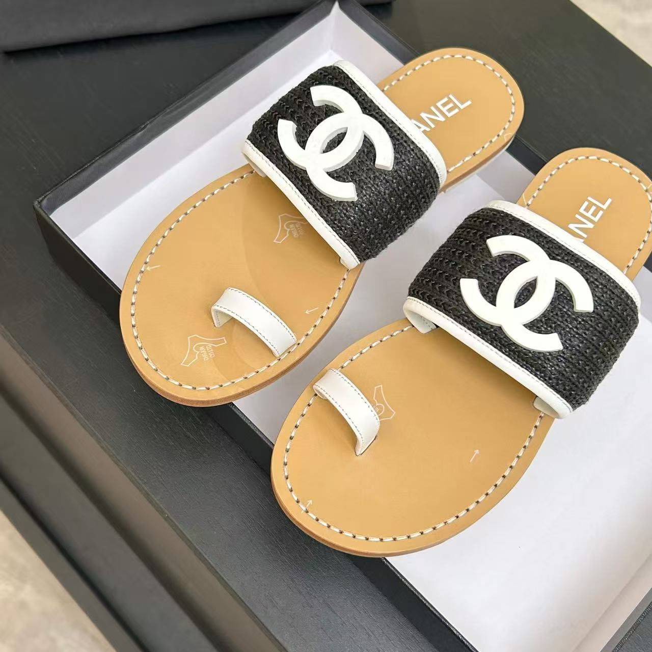 Chanel Slippers Women(AAA)-070